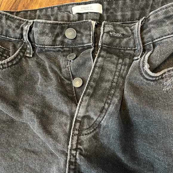 FOREVER 21 BLACK SHORTS 💕 - Picture 3 of 4